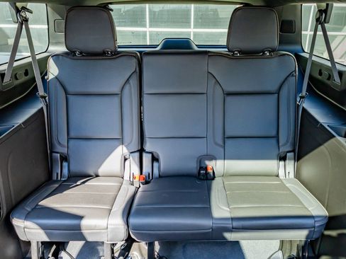 Used 2024 Chevrolet Suburban High Country image 35