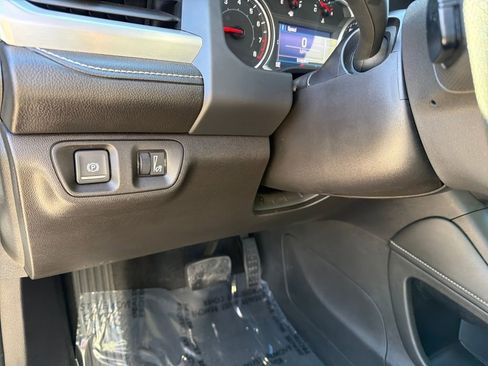 Used 2021 GMC Acadia SLE image 17