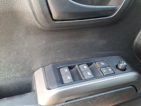 Certified 2023 Toyota Tacoma SR5 image 8