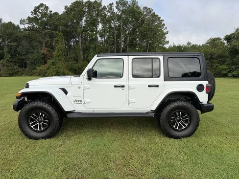 Used 2021 Jeep Wrangler Unlimited Sahara AWD/4WD image 9