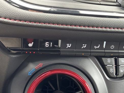 Used 2025 Chevrolet Blazer RS FWD image 36