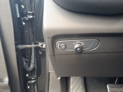 Certified 2022 Buick Envision Essence w/ Sport Touring Package image 7