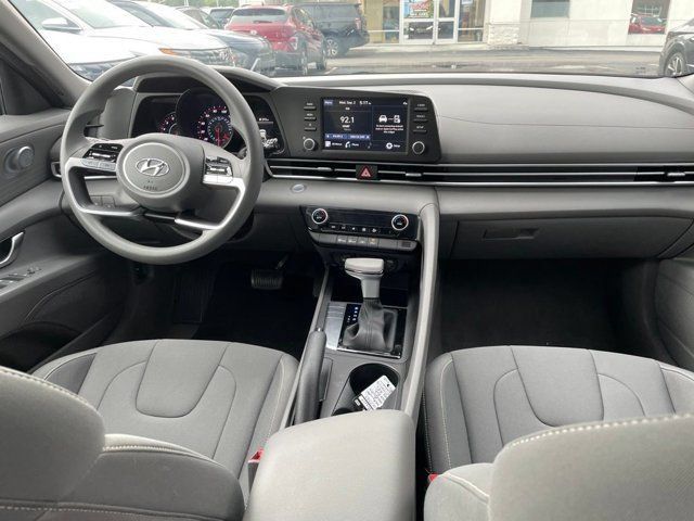 Used 2023 Hyundai Elantra SEL FWD image 6