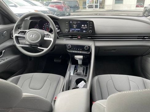 Used 2023 Hyundai Elantra SEL FWD image 6