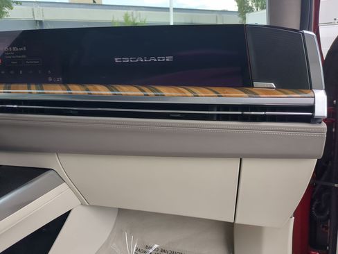Certified 2025 Cadillac Escalade Sport Platinum AWD/4WD image 33