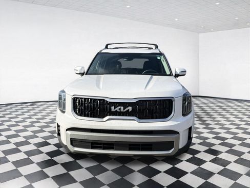 Used 2024 Kia Telluride EX w/ EX Captain's Chair Package FWD image 2