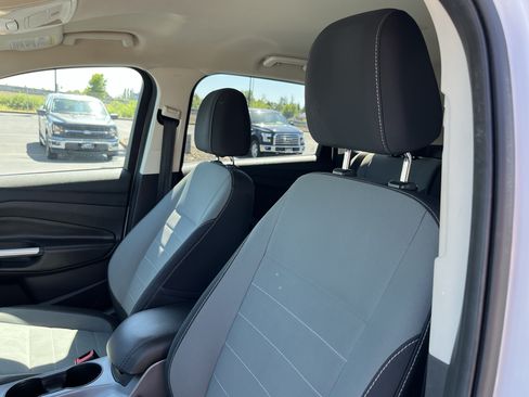 Used 2016 Ford Escape SE w/ Equipment Group 201A FWD image 15