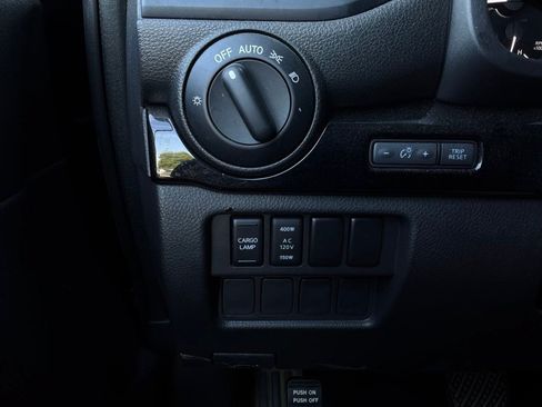 Used 2023 Nissan Titan SV w/ SV Convenience Package RWD image 26
