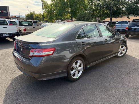 Used 2011 Toyota Camry SE image 4