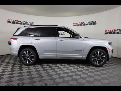 New 2024 Jeep Grand Cherokee Overland w/ Luxury Tech Group IV AWD/4WD image 2