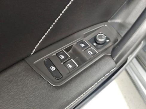 Used 2024 Volkswagen Tiguan SE image 13