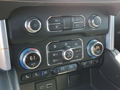 Used 2023 GMC Yukon SLT AWD/4WD image 16