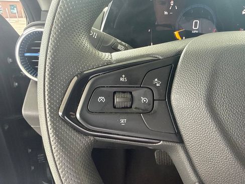 Used 2025 Chevrolet Trax LT FWD image 25