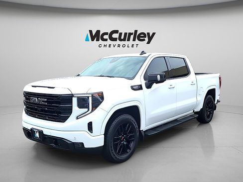 Used 2024 GMC Sierra 1500 Elevation w/ Elevation Premium Package AWD/4WD image 3