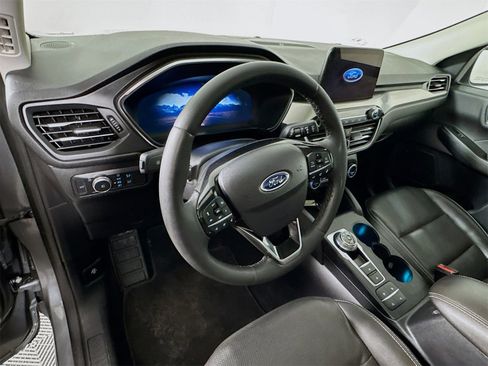 Used 2021 Ford Escape Titanium w/ Class II Trailer Tow Package image 9