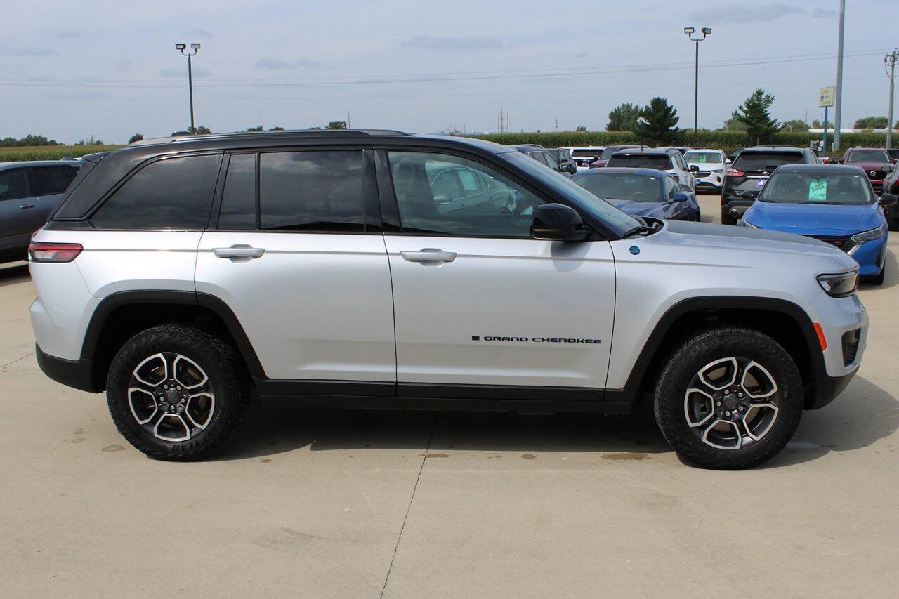 Used 2022 Jeep Grand Cherokee Trailhawk w/ Luxury Tech Group III AWD/4WD image 4