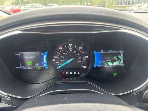 Used 2019 Ford Fusion SE FWD image 16