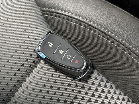 Used 2024 Chevrolet Trax LT w/ Sunroof Package FWD image 31