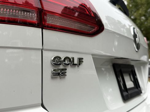 Used 2019 Volkswagen Golf SE image 12