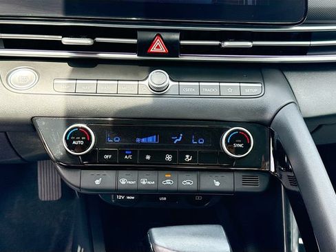 Certified 2025 Hyundai Elantra SEL FWD image 15