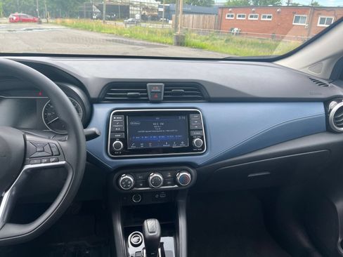 Used 2025 Nissan Versa SV FWD image 17