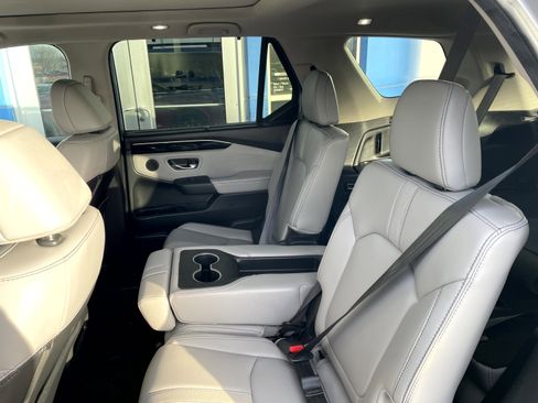 Used 2024 Honda Pilot Touring image 10