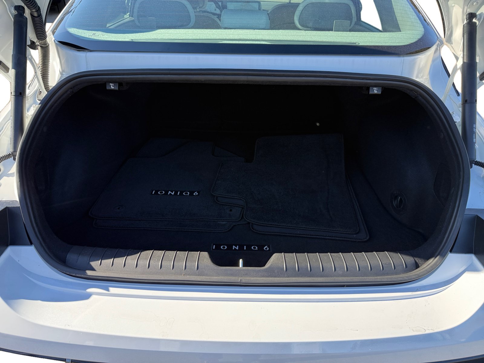 Used 2025 Hyundai Ioniq 6 SEL RWD image 17