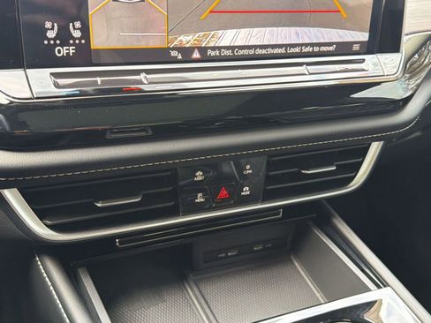 Used 2024 Volkswagen Atlas SEL Premium R-Line image 24