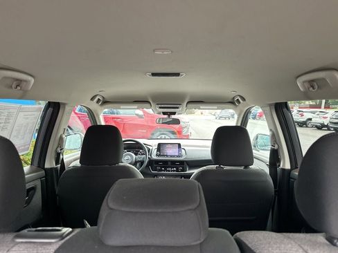 Used 2023 Nissan Rogue SV image 10