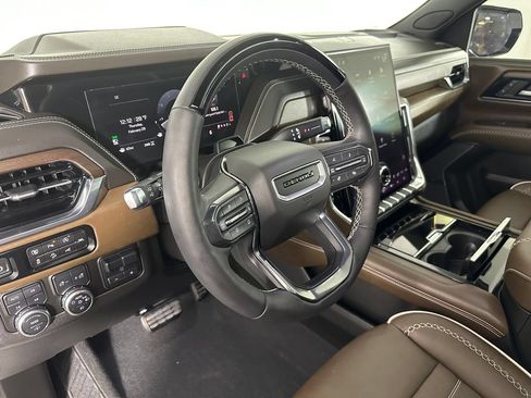 Used 2025 GMC Yukon Denali Ultimate AWD/4WD image 11