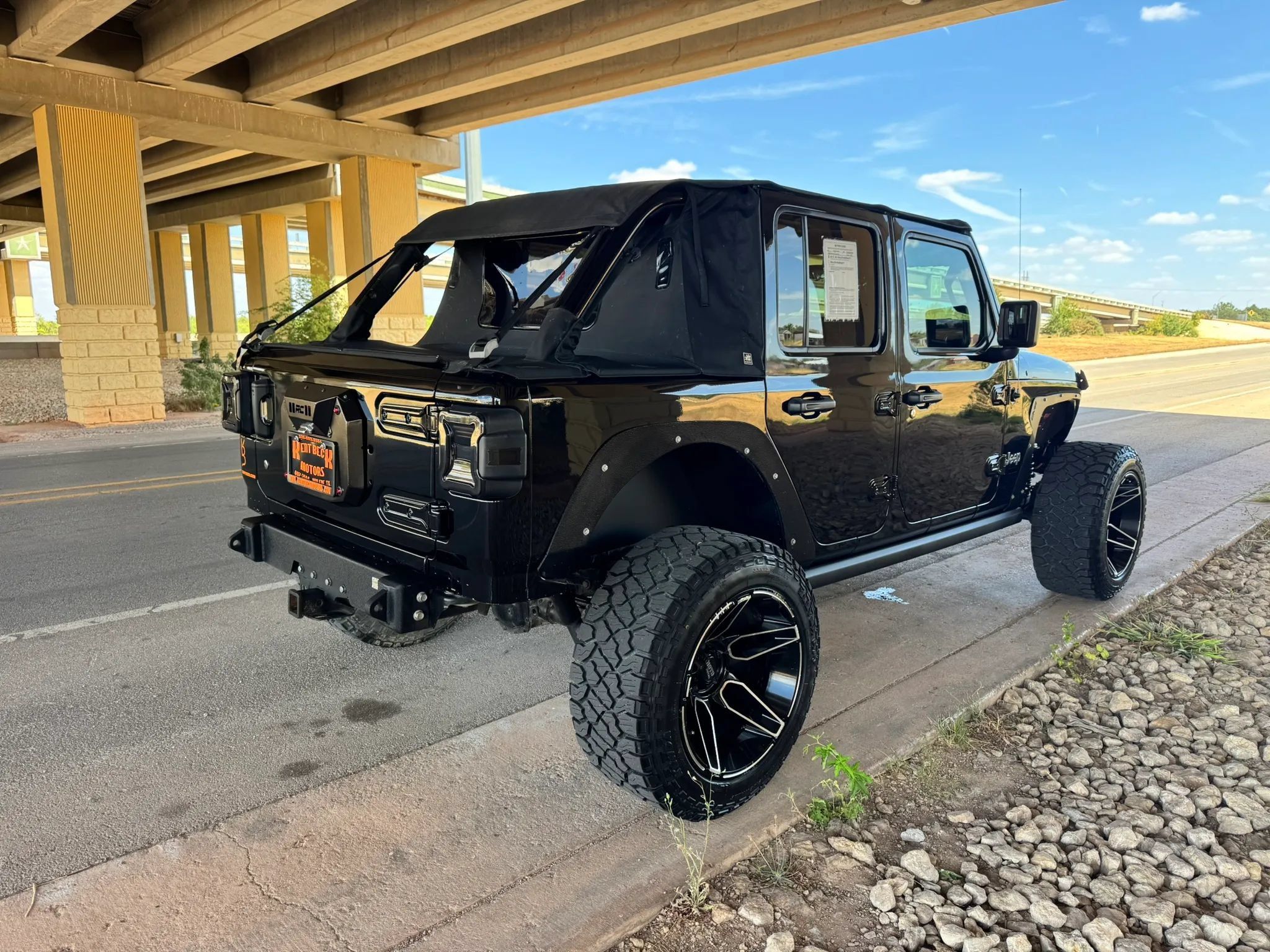 Used 2020 Jeep Wrangler Unlimited Sahara AWD/4WD image 3