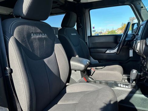 Certified 2018 Jeep Wrangler Sahara w/ Dual Top Group image 22