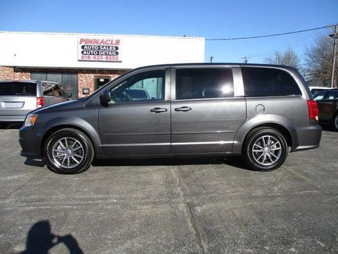 Used 2016 Dodge Grand Caravan SE image 1