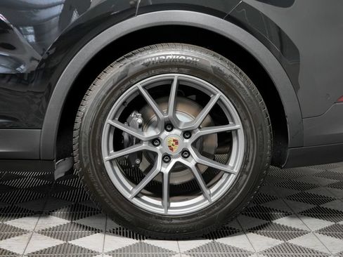 Certified 2024 Porsche Cayenne AWD/4WD image 14