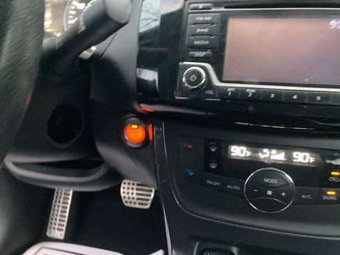 Used 2018 Nissan Sentra SR w/ SR Midnight Edition Package image 21