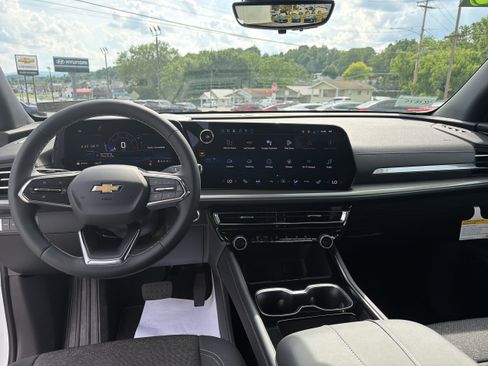 New 2026 Chevrolet Traverse LT w/ Driver Confidence Package AWD/4WD image 12