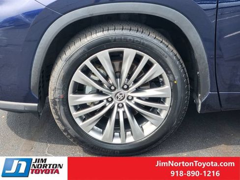 Used 2021 Toyota Highlander Platinum FWD image 13