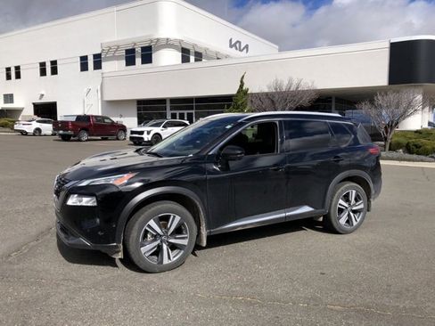 Used 2023 Nissan Rogue SL w/ SL Premium Package image 2