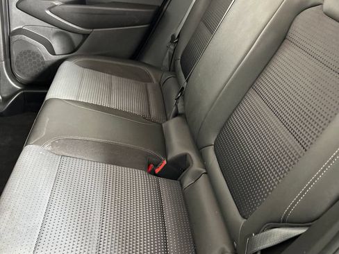 Used 2024 Chevrolet Trax LT w/ Sunroof Package FWD image 17