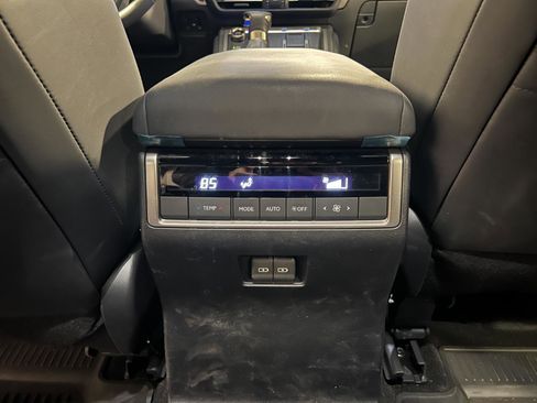 Used 2024 Lexus GX 550 w/ Accessory Package (31) image 28