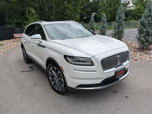 Used 2023 Lincoln Nautilus Reserve AWD/4WD image 7