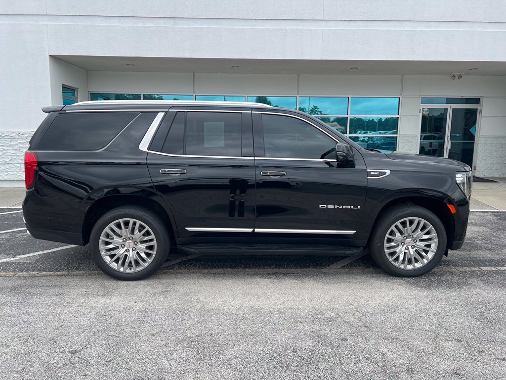 Used 2024 GMC Yukon Denali w/ Advanced Technology Package AWD/4WD image 3