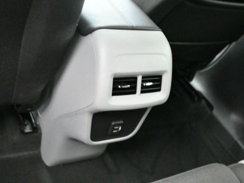 Used 2024 GMC Terrain SLE image 15