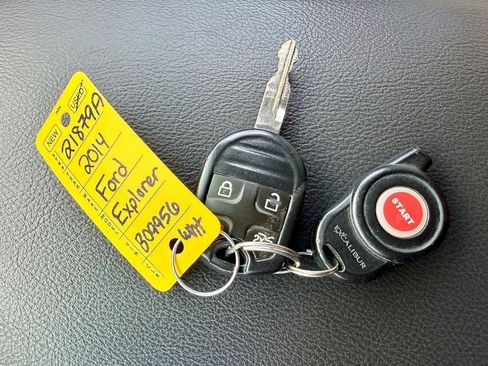 Used 2014 Ford Explorer XLT w/ Equipment Group 202A AWD/4WD image 39