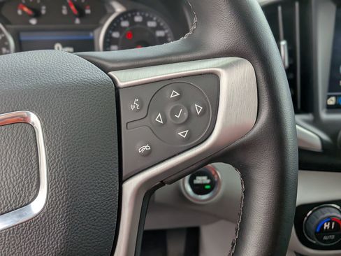 Used 2023 GMC Terrain SLT image 23