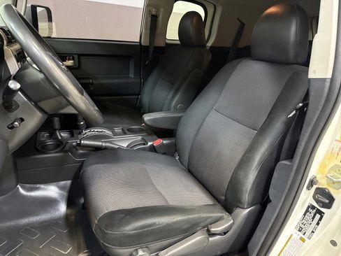 Used 2010 Toyota FJ Cruiser 4WD image 15