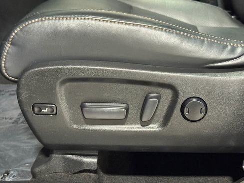 Used 2017 Toyota Highlander Limited Platinum image 11