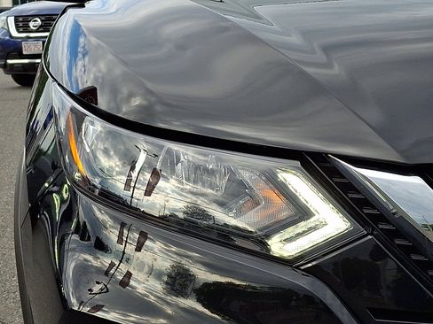 Certified 2022 Nissan Rogue Sport SV w/ Technology Package AWD/4WD image 9