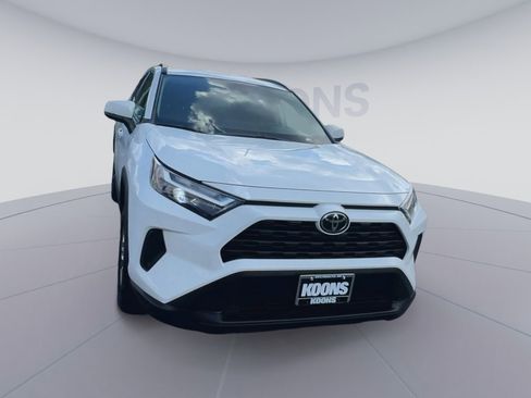 Used 2022 Toyota RAV4 XLE image 4