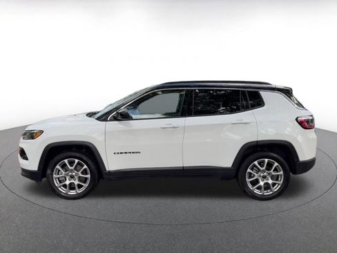 Used 2025 Jeep Compass Limited image 9